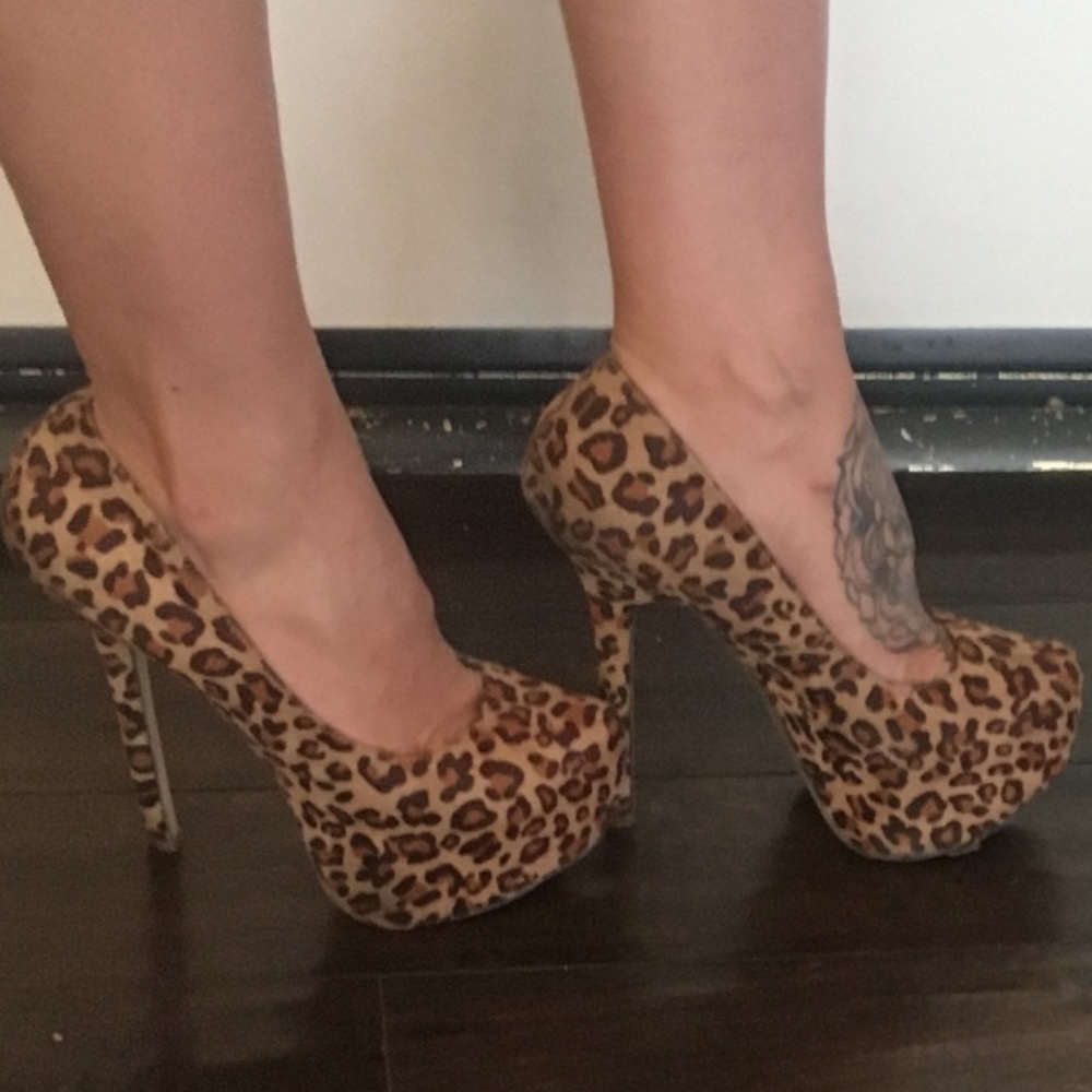 Animal print pumps